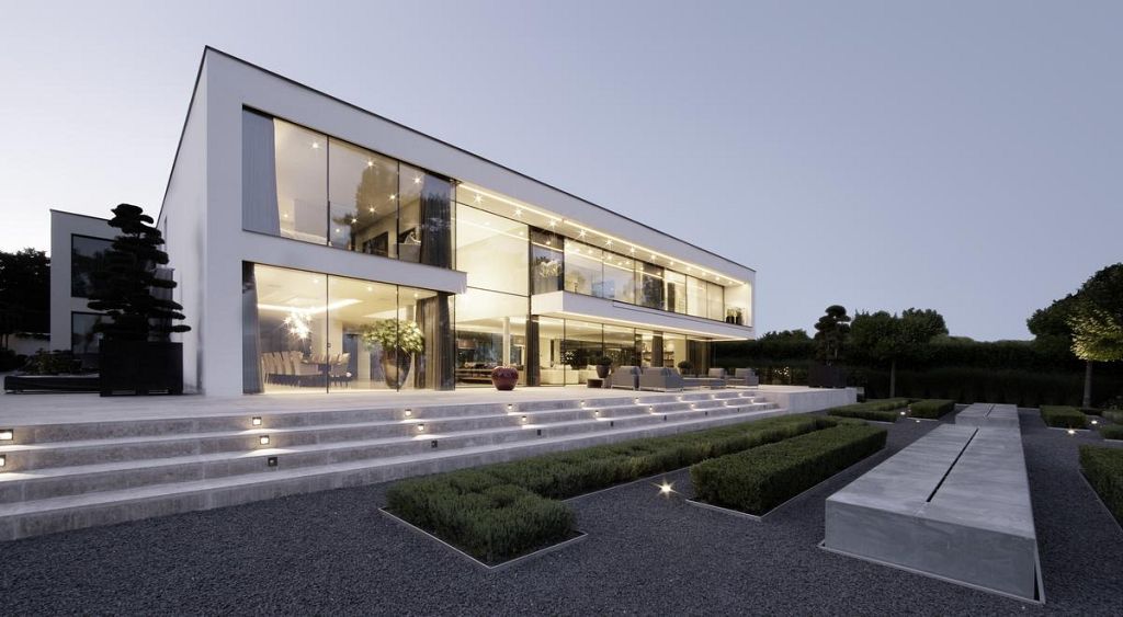 Grande villa aux grandes baies vitrées